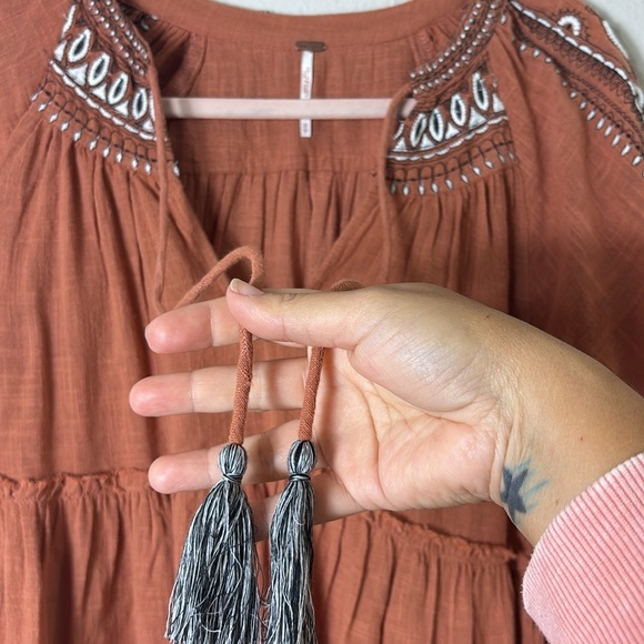 Free People Dreamweaver Embroidered Cotton Tassel Puff Sleeve Tunic Top Sz XS - Picture 3 of 12